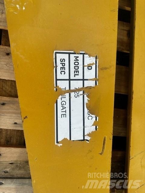 CAT 725 TAIL GATE Dumpperit
