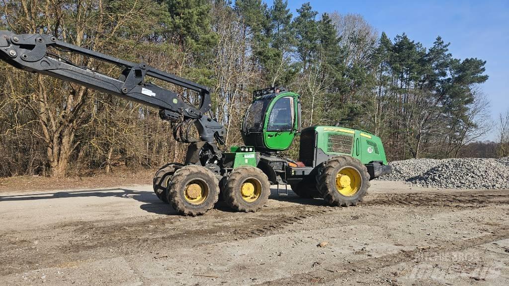 John Deere 1270 E Harvesterit