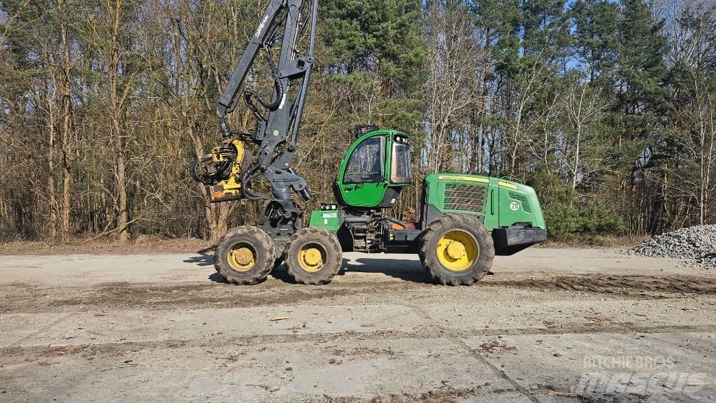 John Deere 1270 E Harvesterit