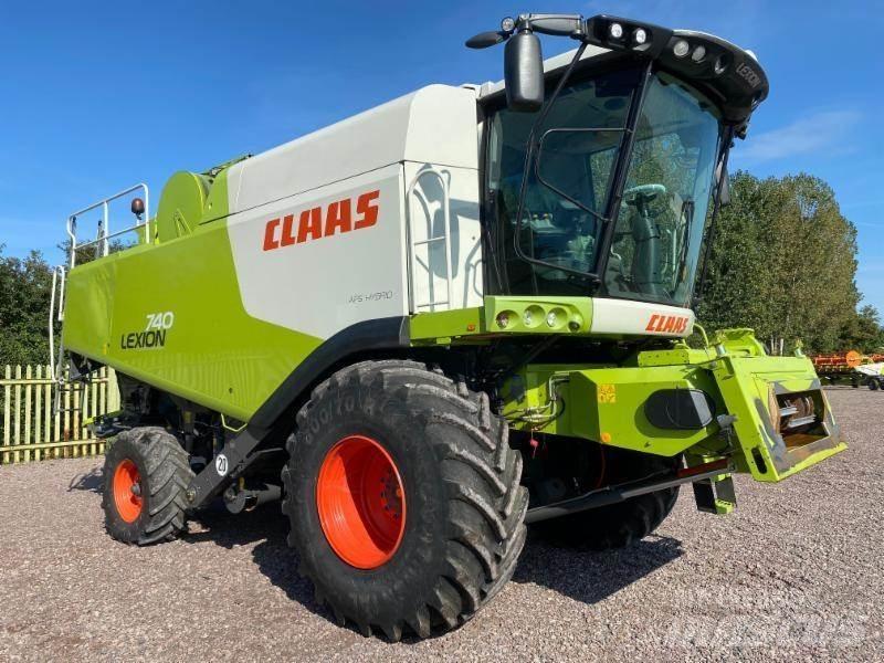 CLAAS LEXION 740 Leikkuupuimurit