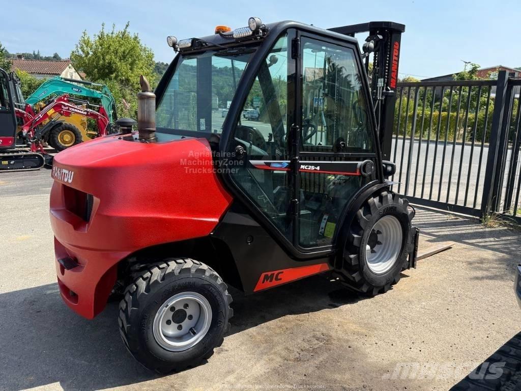 Manitou MC 25 Maastotrukit