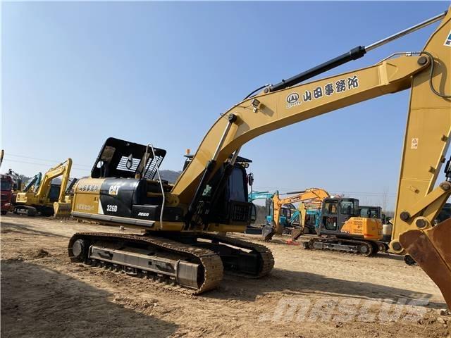 CAT 326D Telakaivukoneet