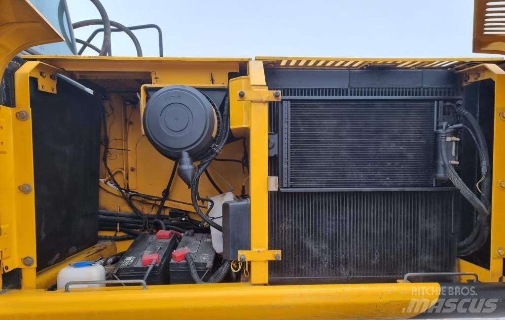JCB JS 220 LC Telakaivukoneet