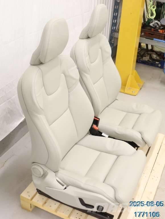 Volvo XC 60 Ohjaamot ja sisustat