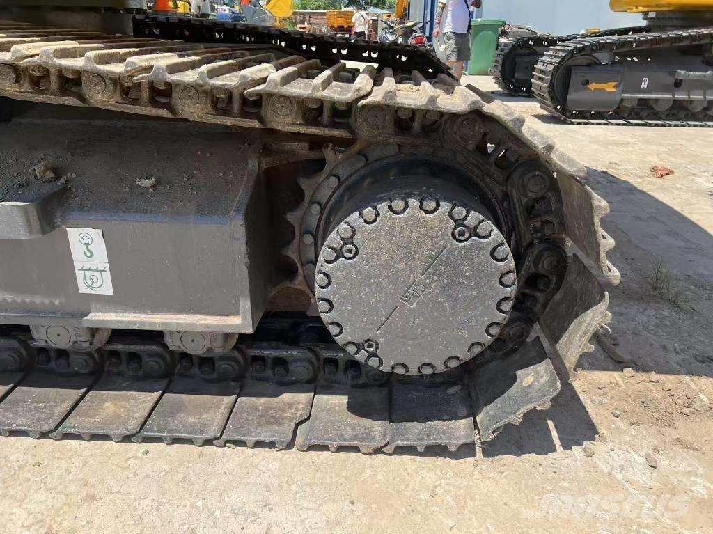 Komatsu 220 Telakaivukoneet