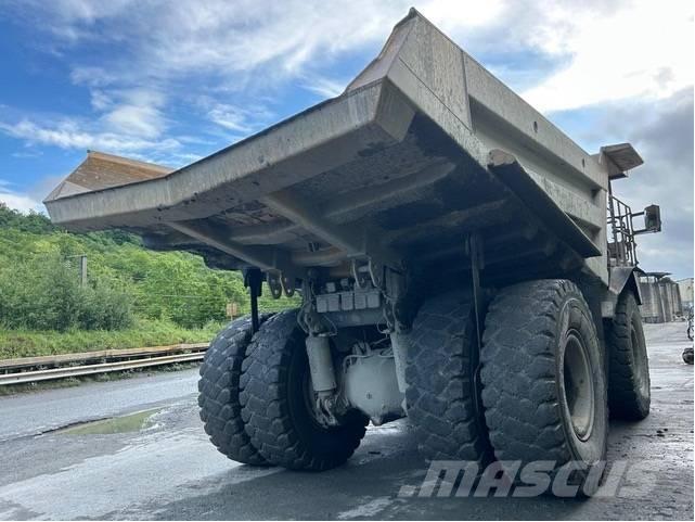 Komatsu HD605-7 Maansiirtoautot