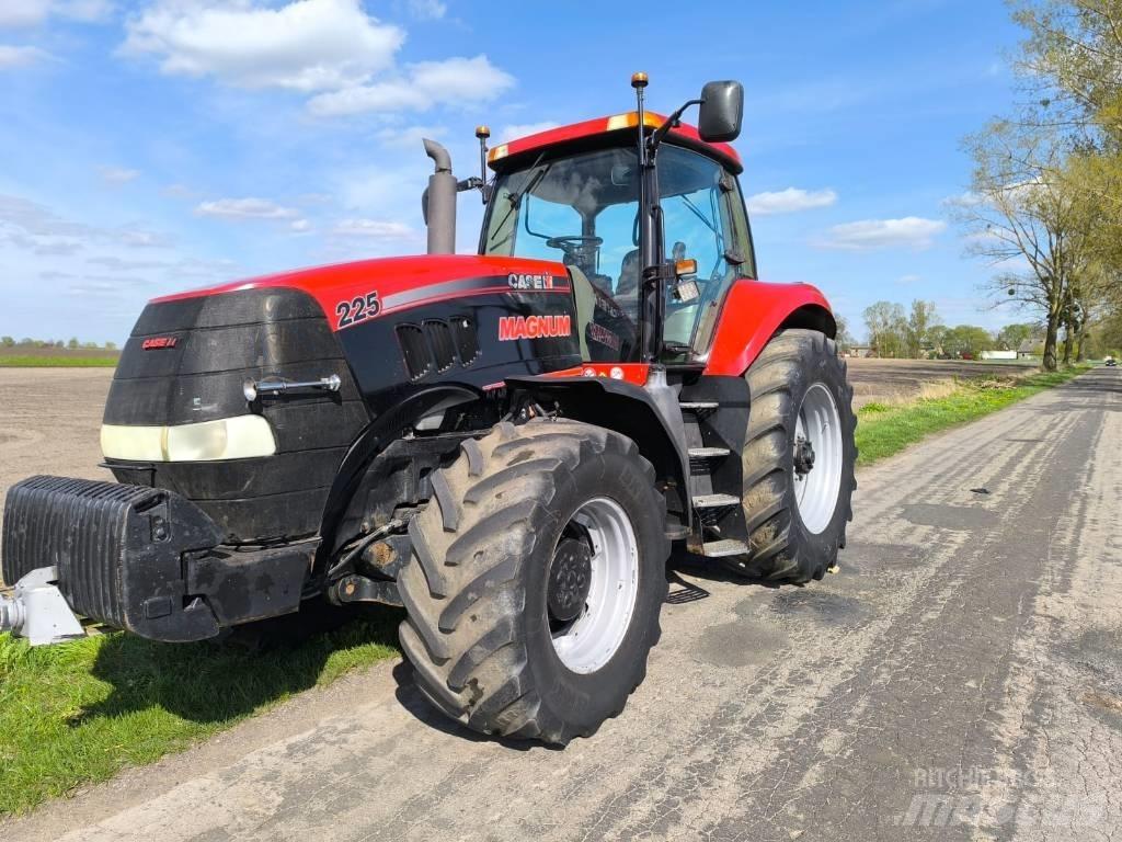 CASE MAGNUM 225 2007 Traktorit