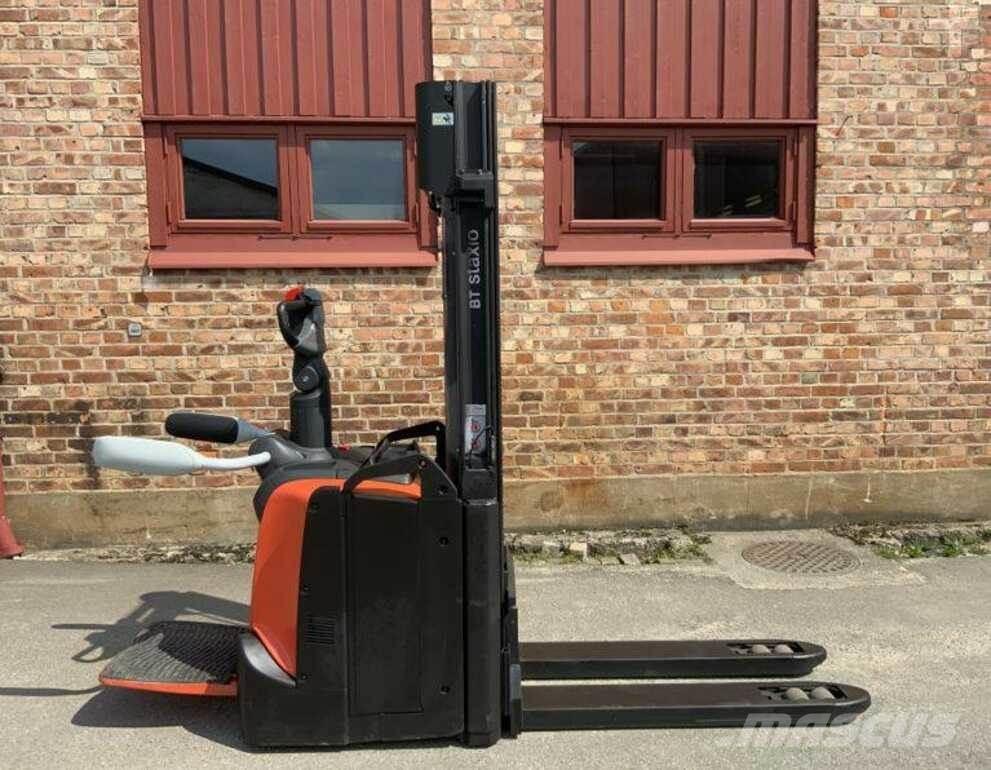 BT SPE 120 L Ajettavat pinoamisvaunut