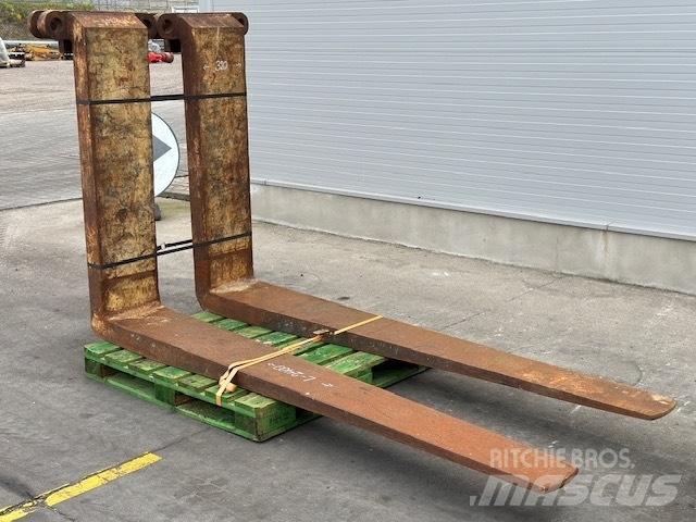 CAT 25-30 ton /988 Trukkihaarukat