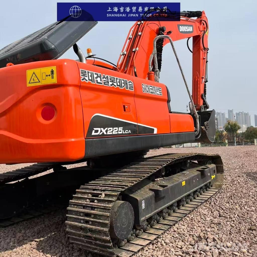 Doosan DX 225 Telakaivukoneet