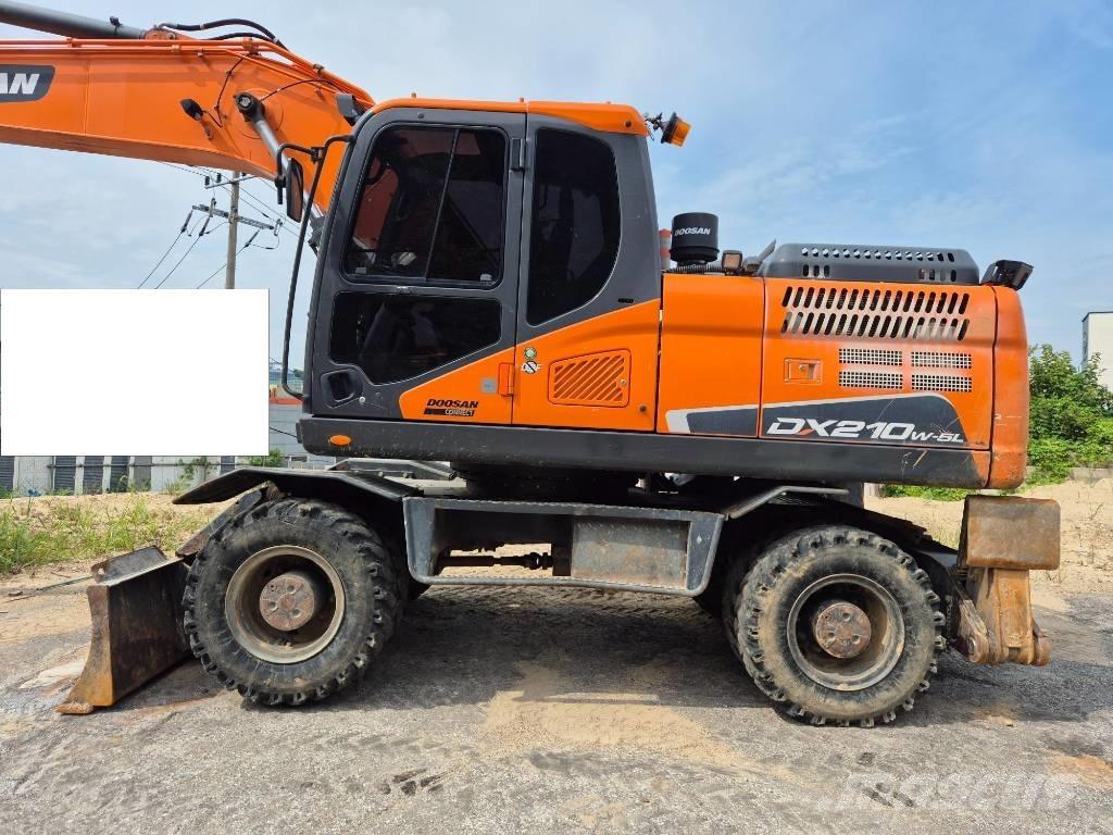 Doosan DX 210 W Pyöräkaivukoneet