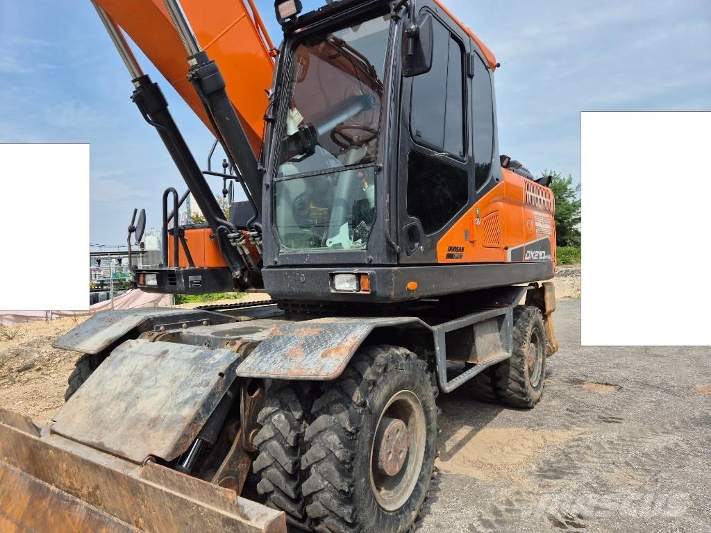 Doosan DX 210 W Pyöräkaivukoneet