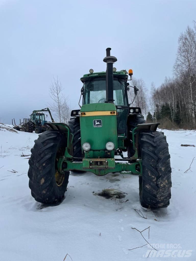 John Deere 4240 S Traktorit