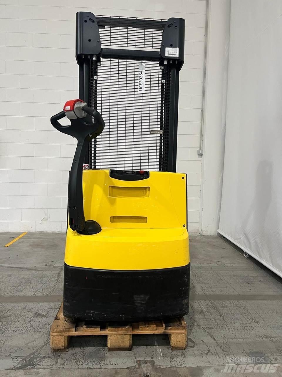 Hyster S1.2 Käyden ajettavat pinoamistrukit
