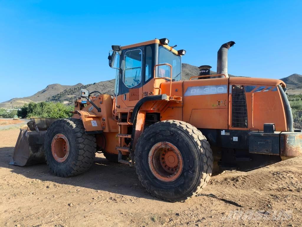 Doosan DL 300 Pyöräkuormaajat