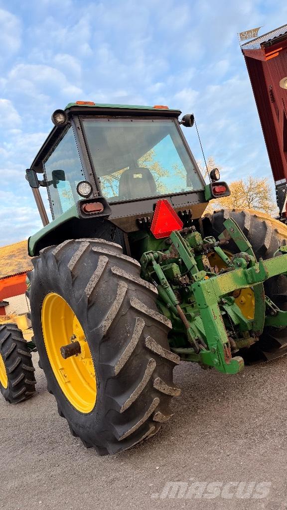 John Deere 4640 4WD Traktorit