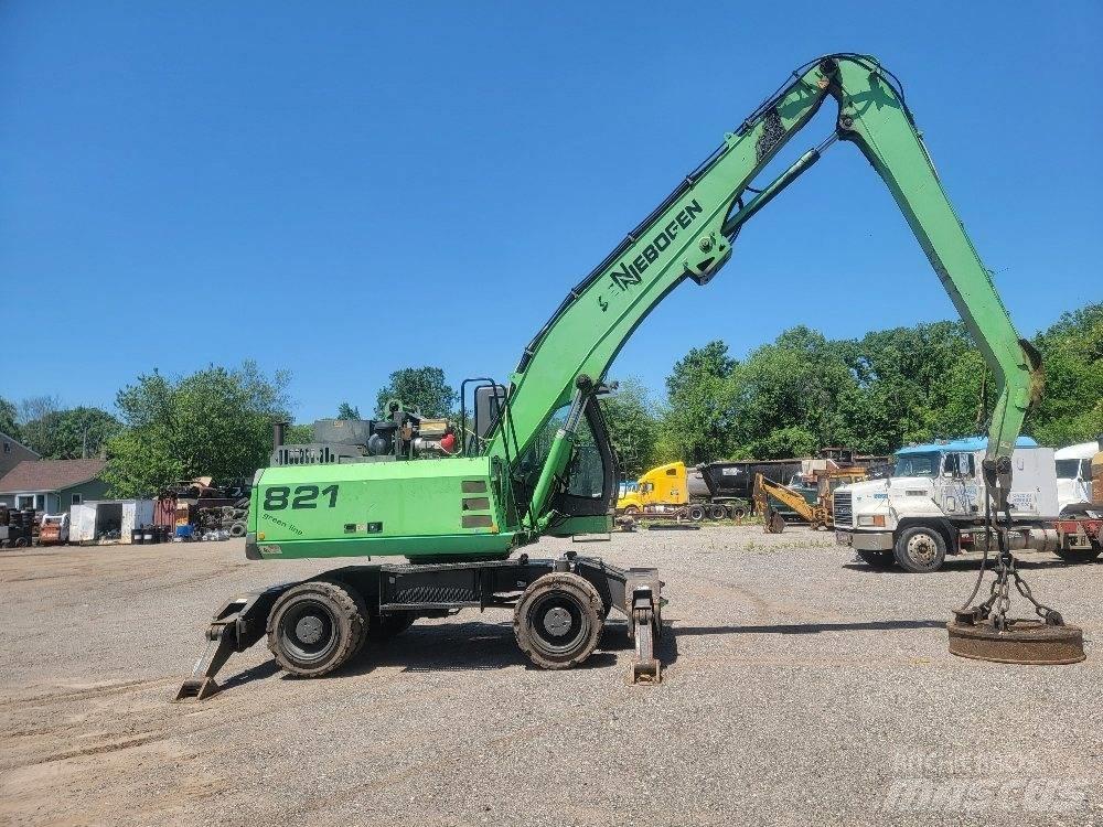 Sennebogen 821 Jätteenkäsittelijät