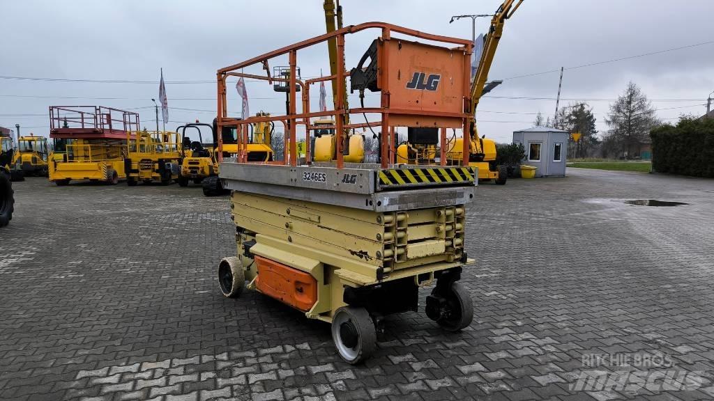 JLG 3246 ES Saksilavat
