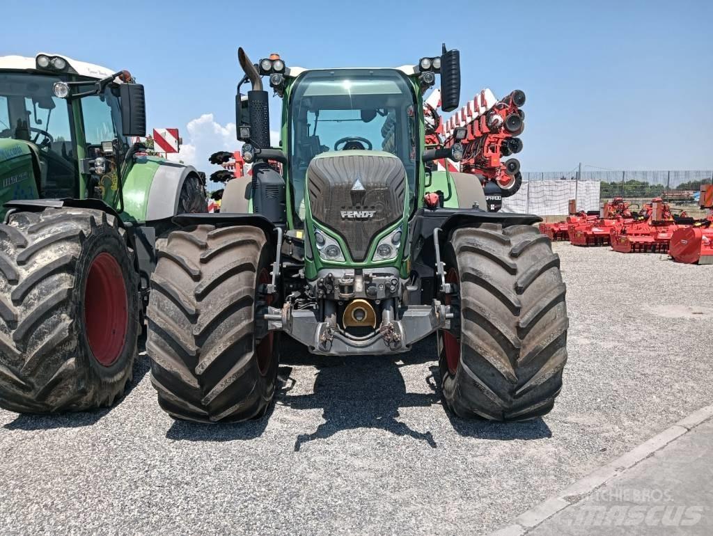 Fendt 718 Vario Traktorit