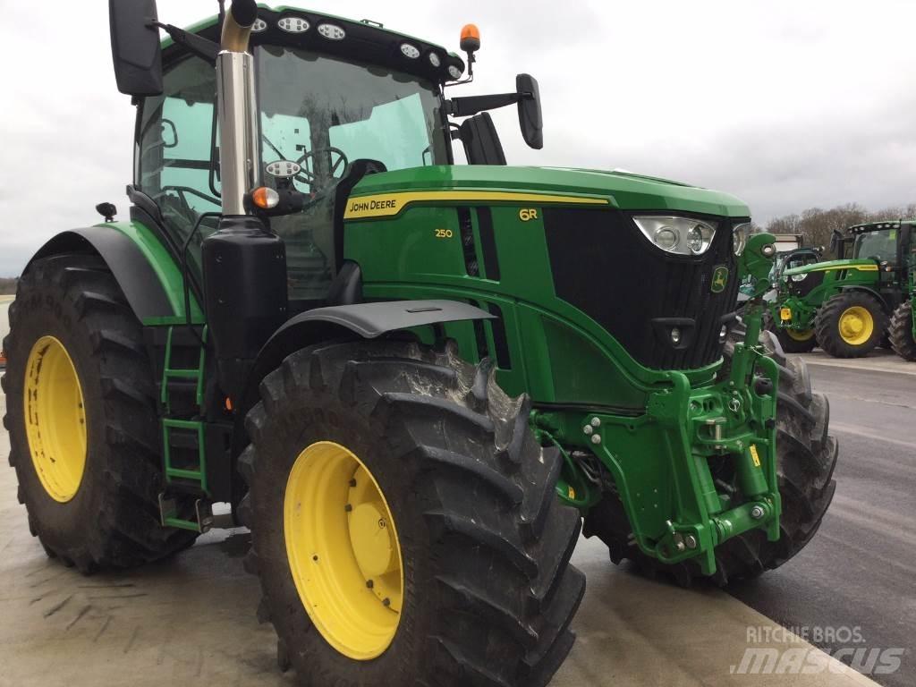 John Deere 6R250 Traktorit