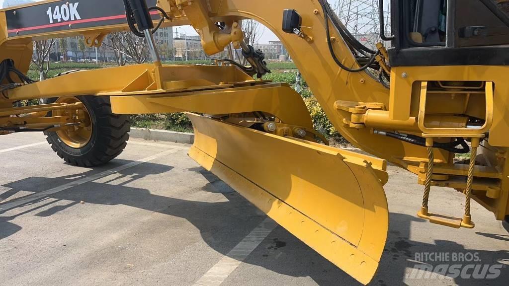 CAT 140 K Tiehöylät