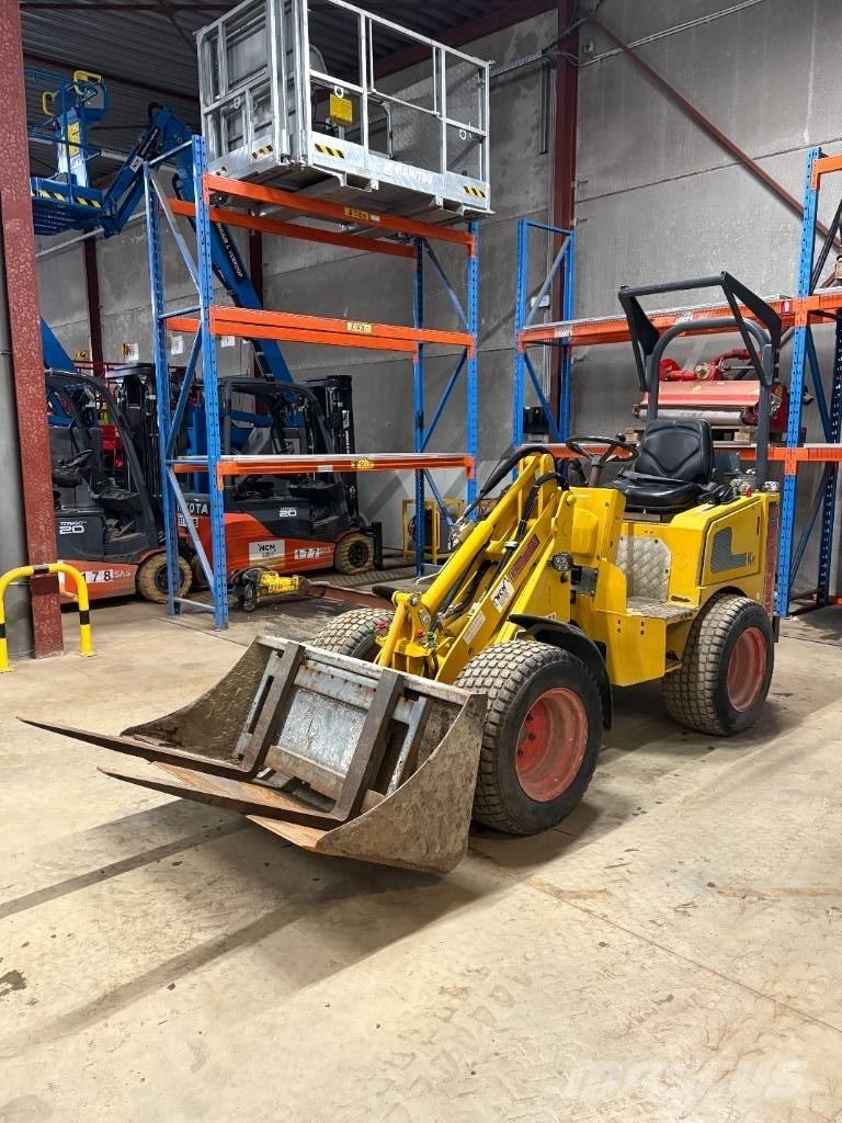 Knikmops KM 130 Pyöräkuormaajat