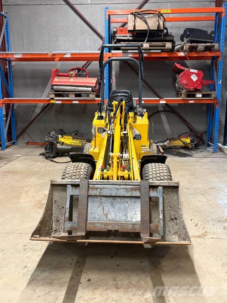 Knikmops KM 130 Pyöräkuormaajat