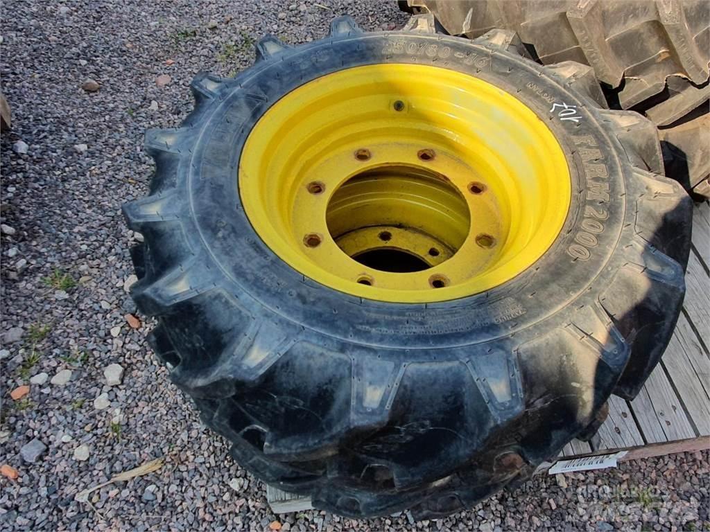 BKT 250/80-16 x2 Renkaat ja vanteet