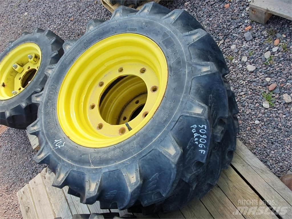 BKT 250/80-16 x2 Renkaat ja vanteet
