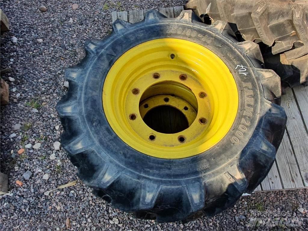 BKT 250/80-16 x2 Renkaat ja vanteet