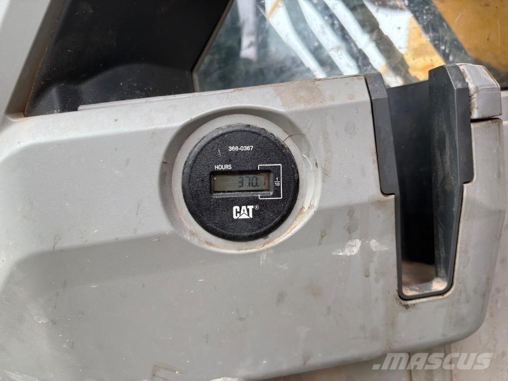 CAT 323 F L Telakaivukoneet