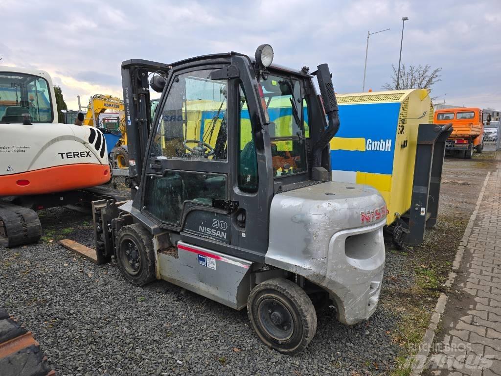 Nissan 30 YG1D2A30Q Dieseltrukit