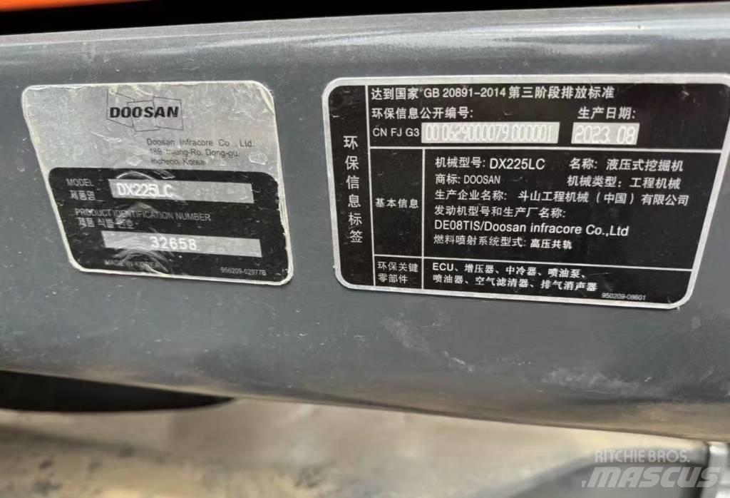 Doosan DX 225 Telakaivukoneet