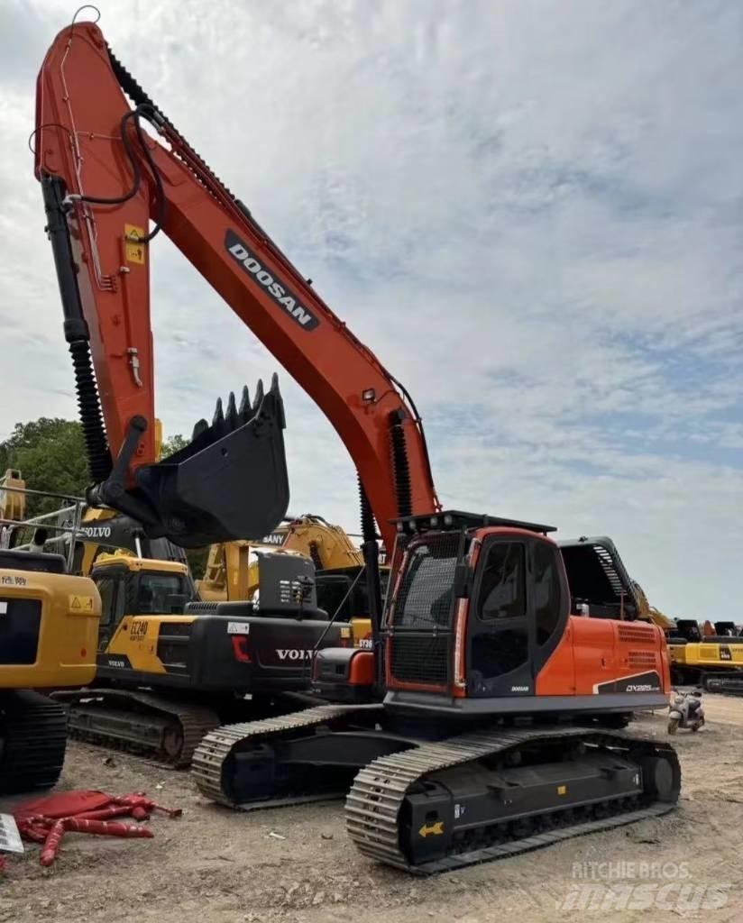 Doosan DX 225 Telakaivukoneet
