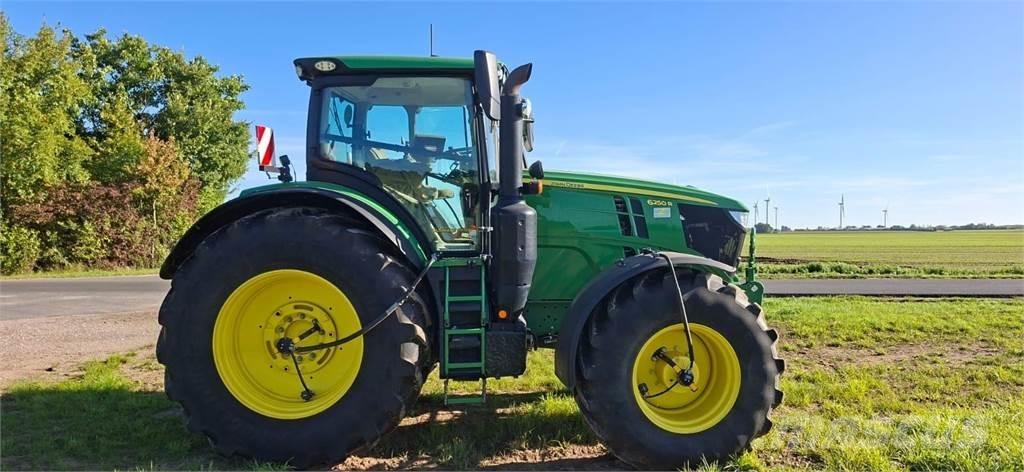 John Deere 6250R Traktorit