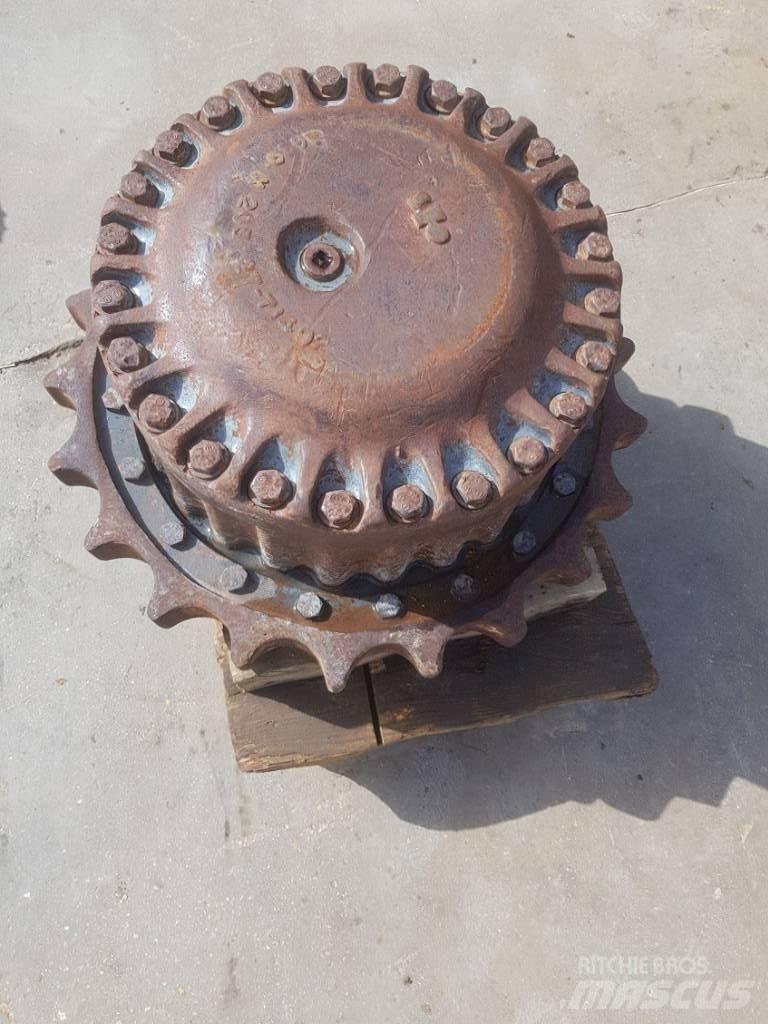 Komatsu PC210-3 Ketjut, telat ja alustat
