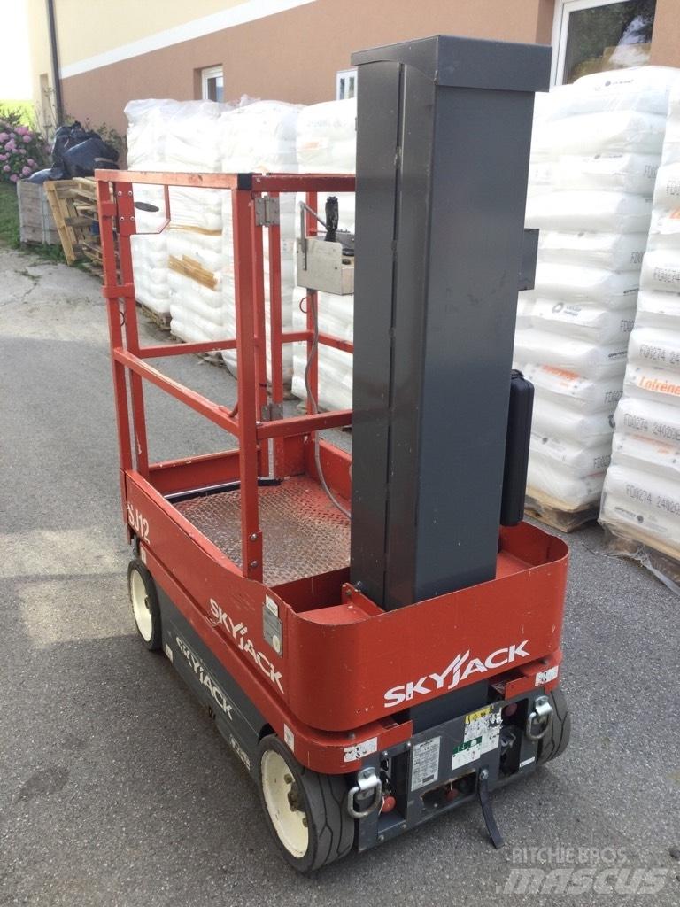 SkyJack SJ 12 Saksilavat