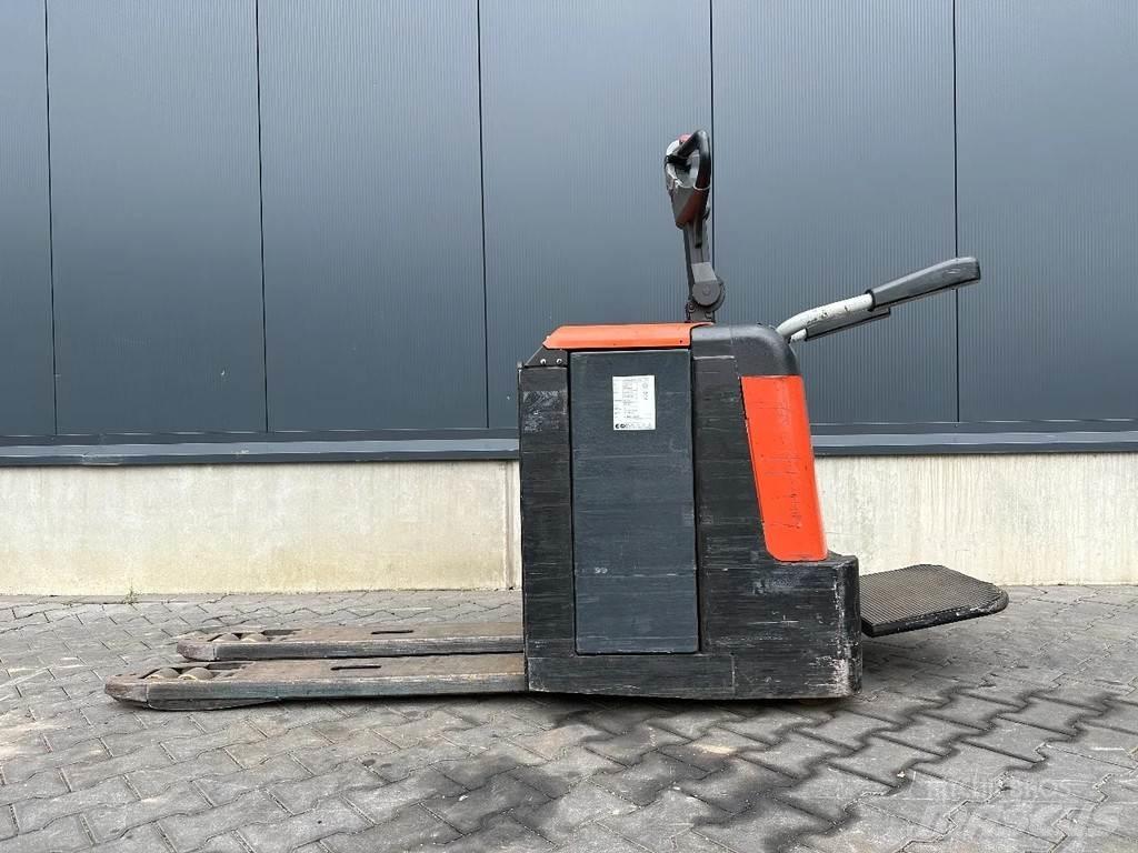 BT LPE240/M Käyden ajettavat pinoamistrukit