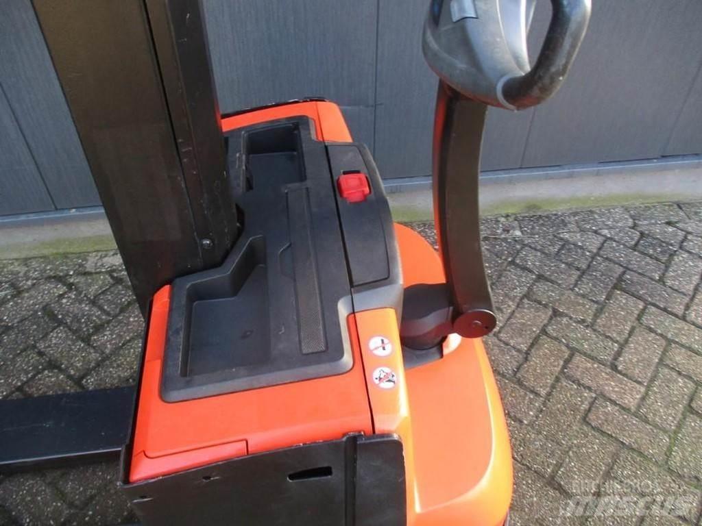 BT SWE 080L Käyden ajettavat pinoamistrukit