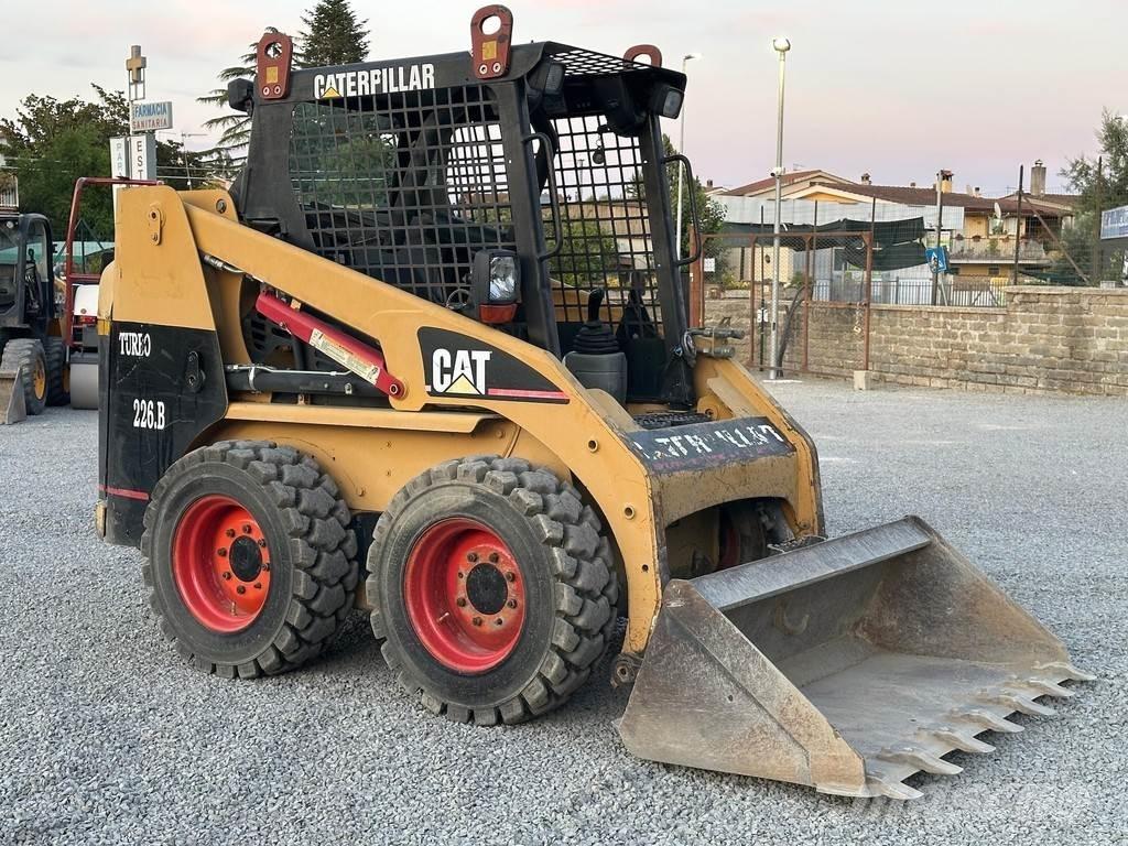 CAT 226BHF Pienkuormaajat