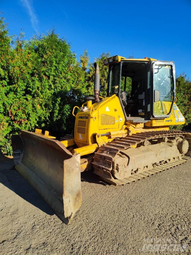 Komatsu D 51 Telaketjupuskutraktorit