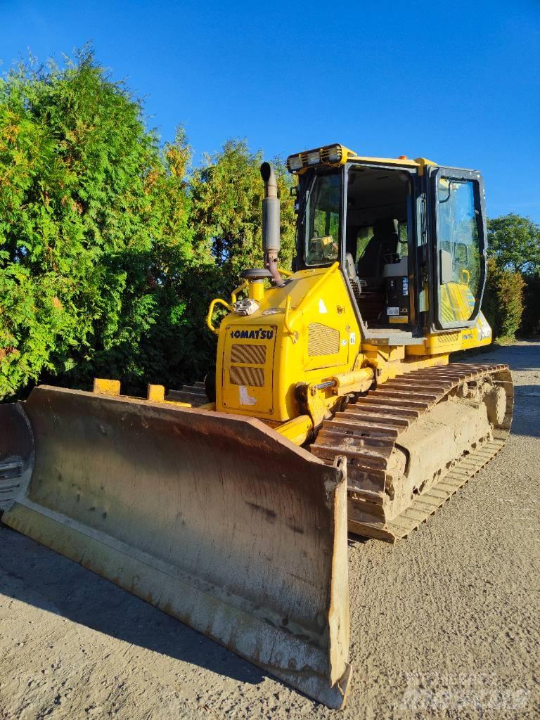 Komatsu D 51 Telaketjupuskutraktorit