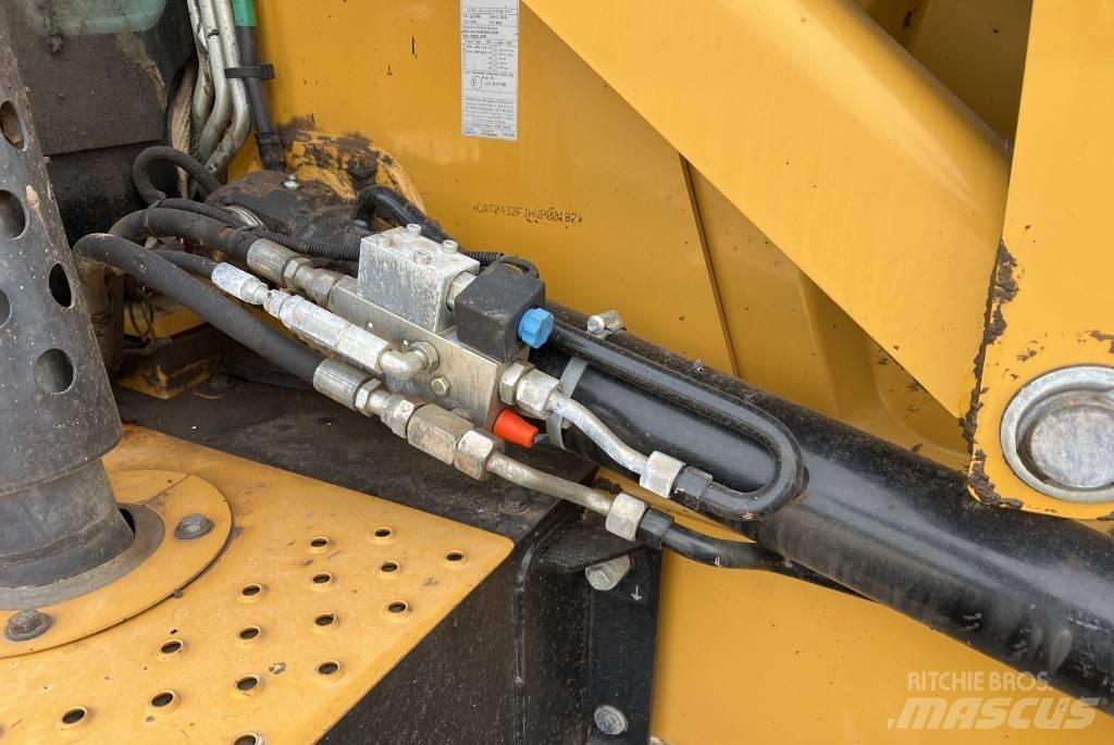 CAT 432 F2 Kaivurikuormaajat