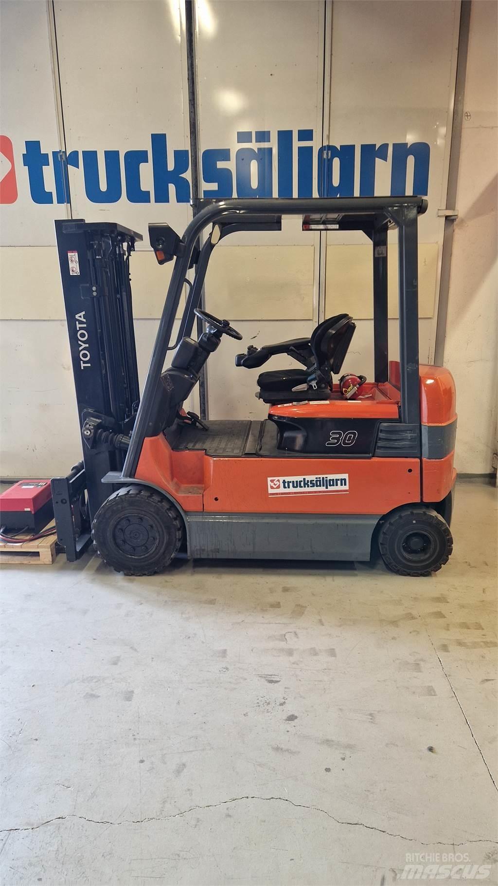 Toyota 7FBMF30 Sähkötrukit