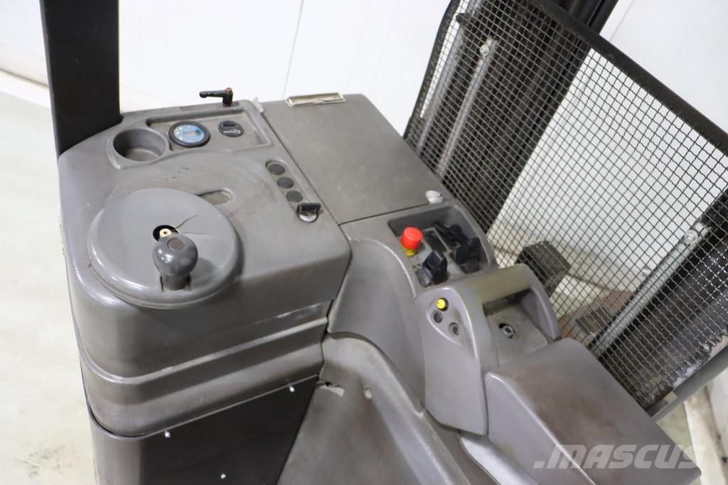 Nissan AJN160 Reach trucks