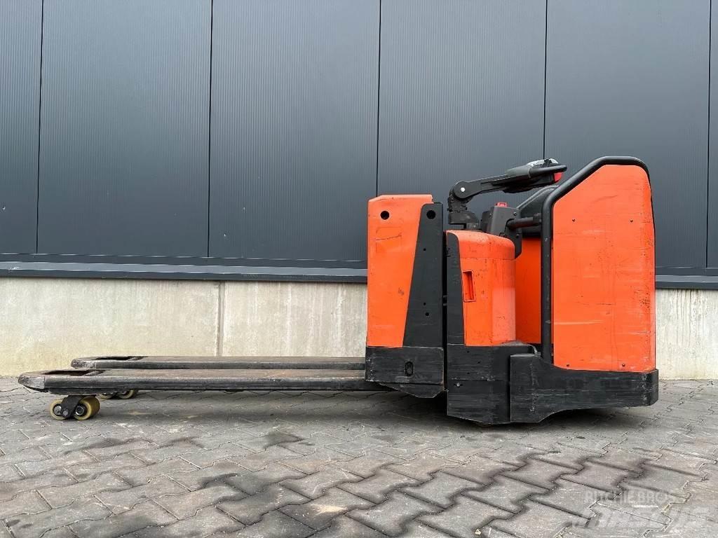 BT LPE200/8 Käyden ajettavat pinoamistrukit