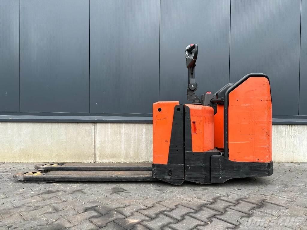 BT LPE200/8 Käyden ajettavat pinoamistrukit