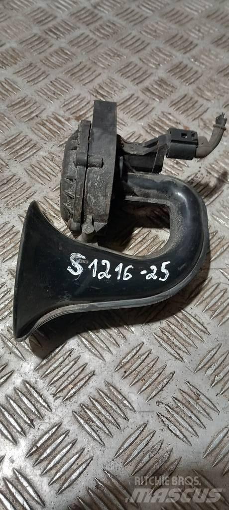 Scania R 4401936103 Ohjaamot ja sisustat