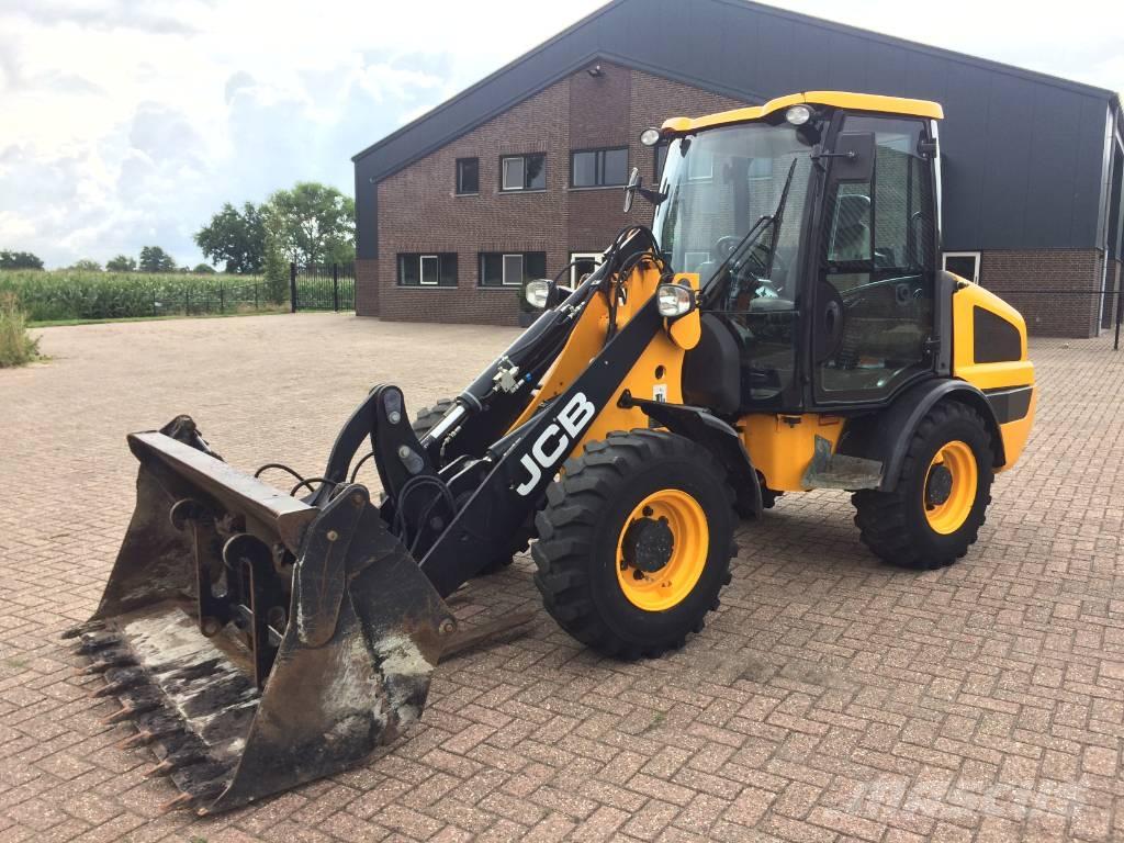 JCB 406 Pyöräkuormaajat