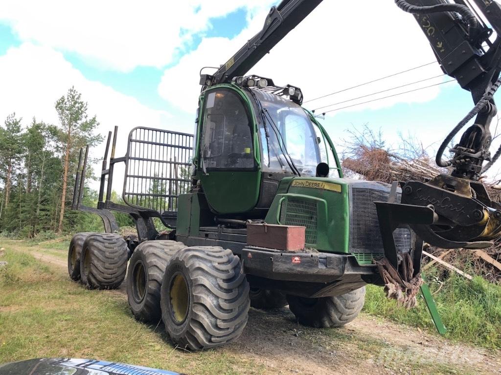 John Deere 810 E Kuormatraktorit